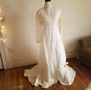 Vintage Bianchi Ivory Wedding Gown Size 10